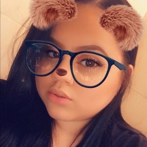 Meet your Posher, Selena